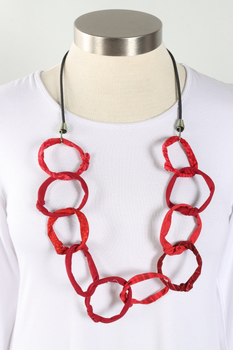 Chain On Bungee Necklace - Reds