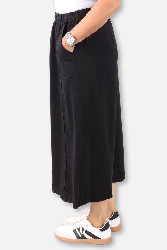 Front Pocket Skirt - Black