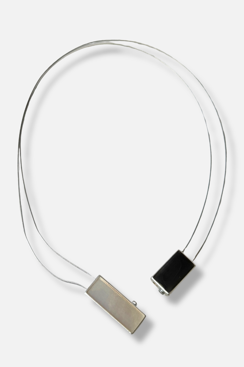 V Magnetic Necklace - Charcoal & White