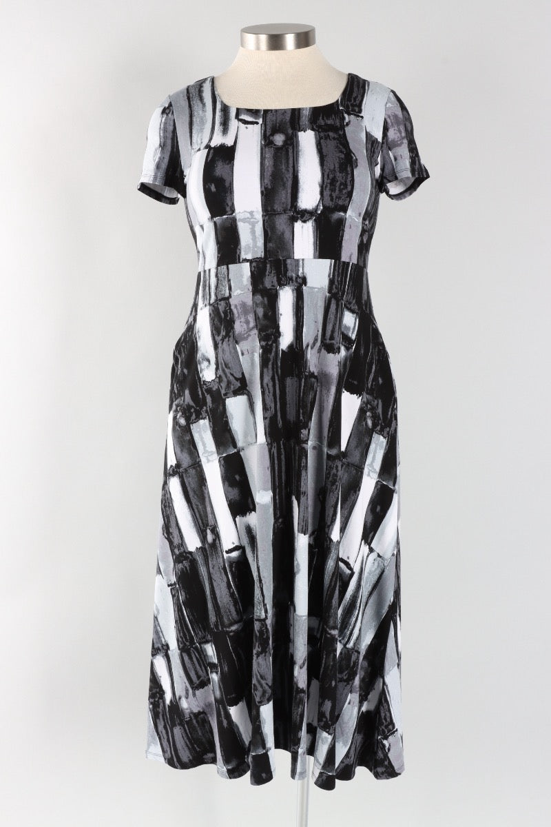 Skyline Swing Dress - Black