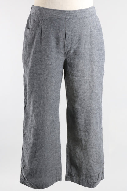 Pleat Button Capri - Black