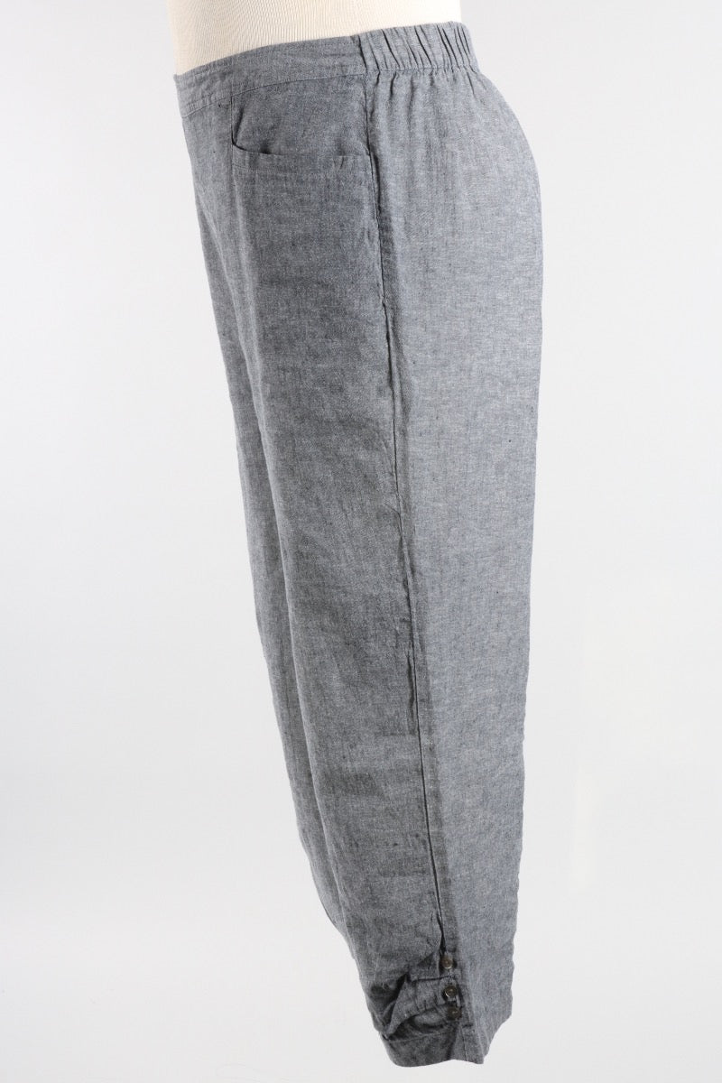 Pleat Button Capri - Black