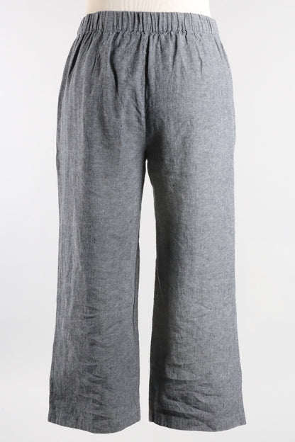 Pleat Button Capri - Black