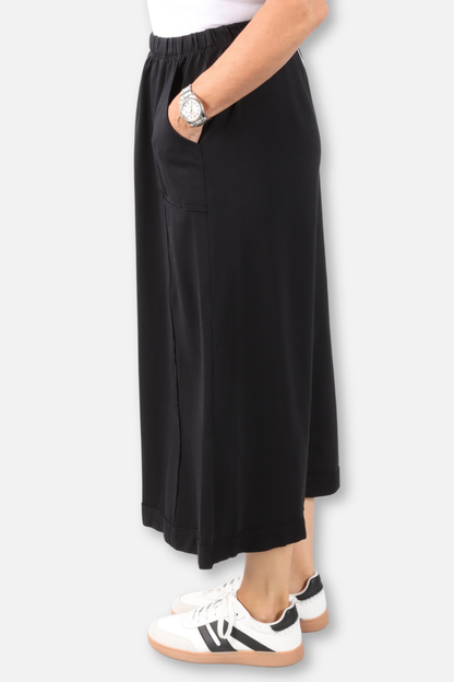 Front Pocket Skirt Plus - Black