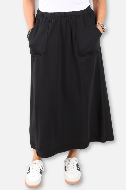 Front Pocket Skirt Plus - Black