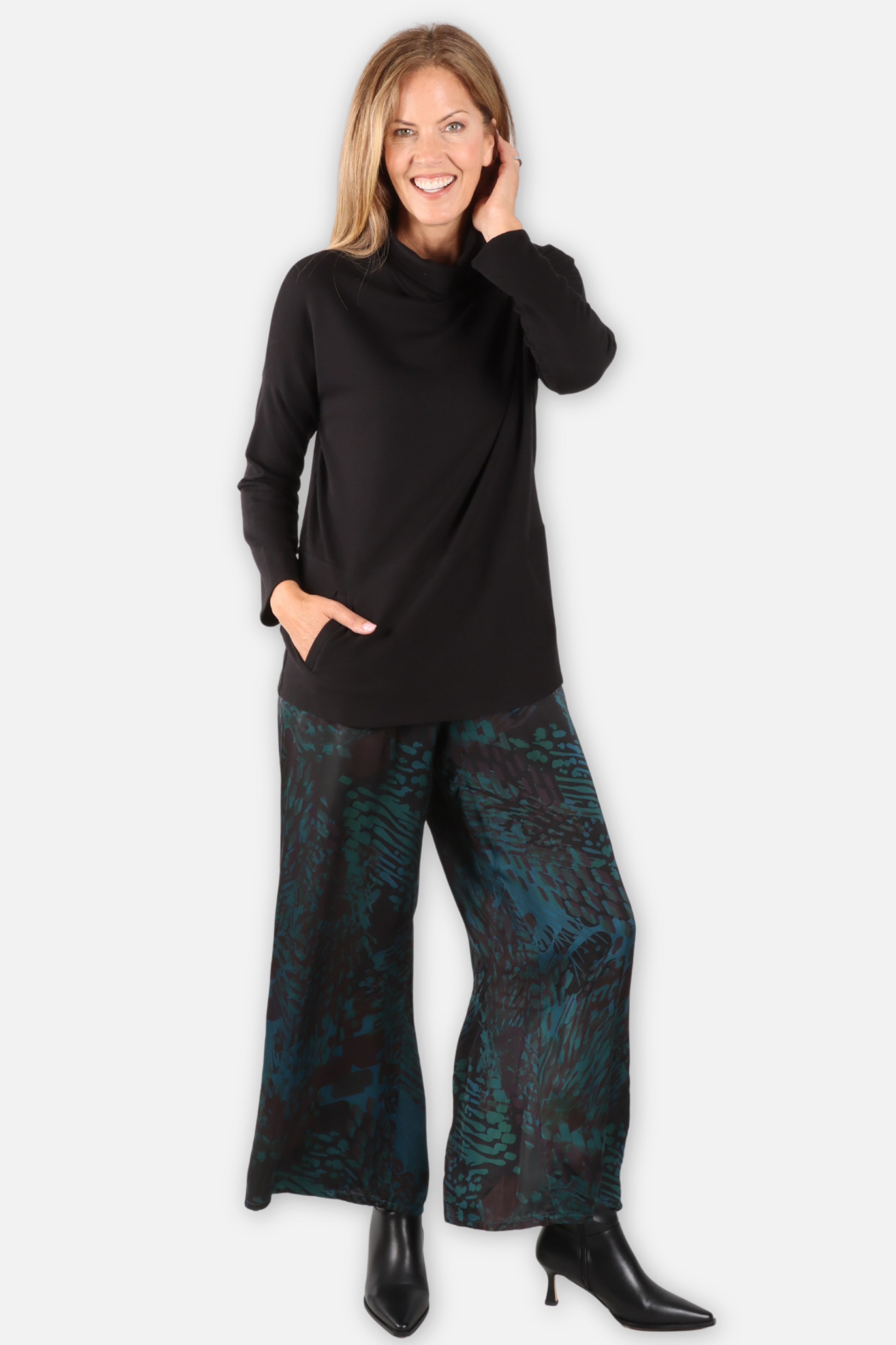 Cowl Pocket Pullover - Black