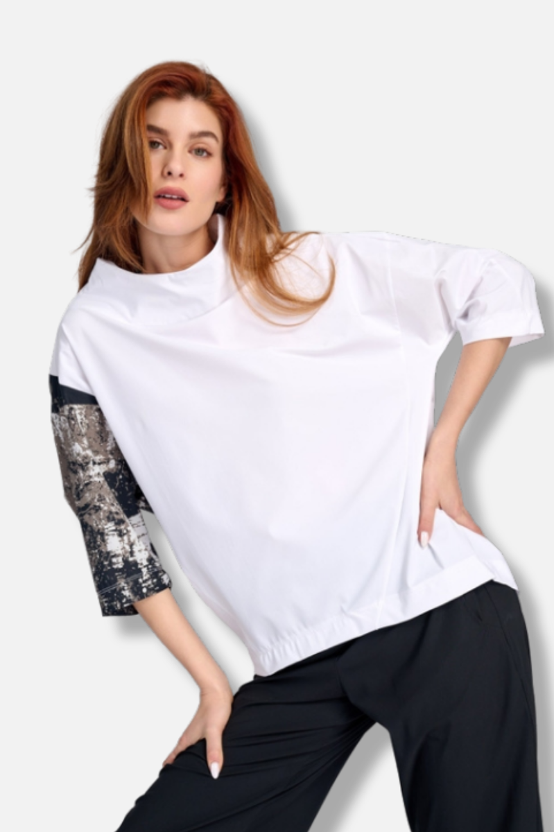 Tekbika Graphic Funnel Pullover - White