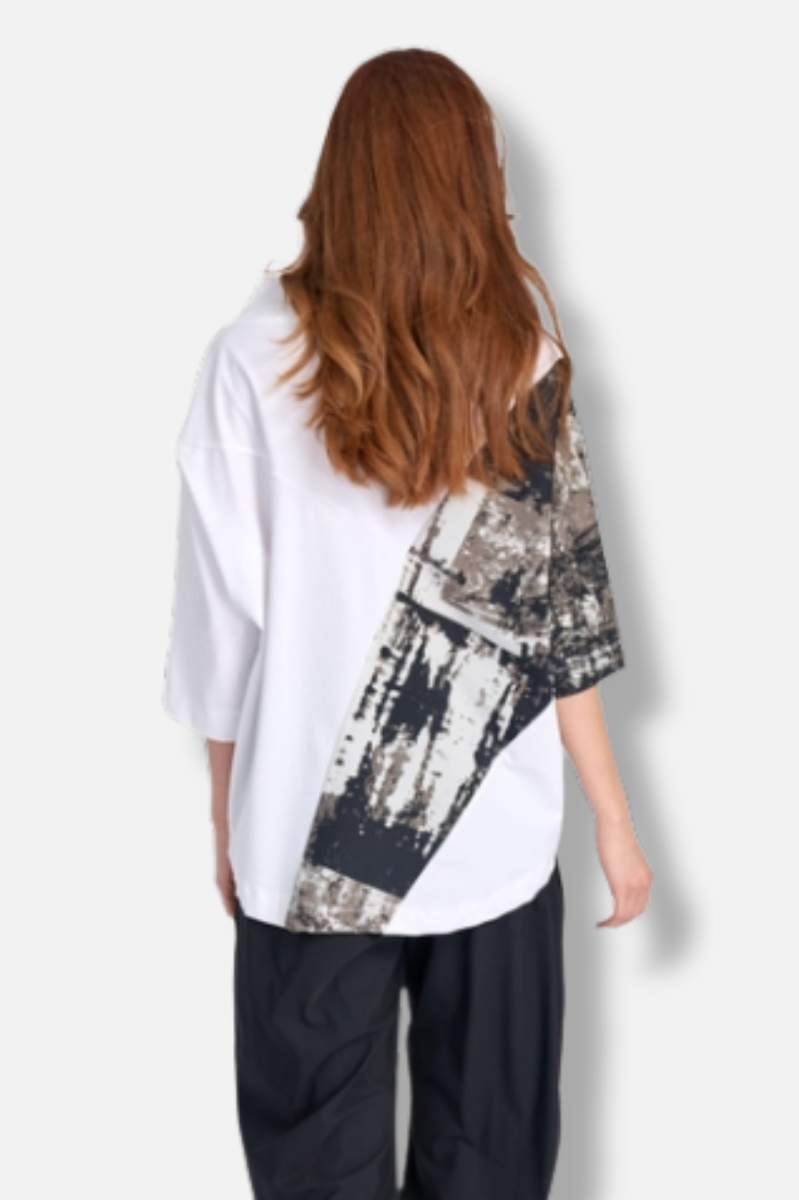 Tekbika Graphic Funnel Pullover - White