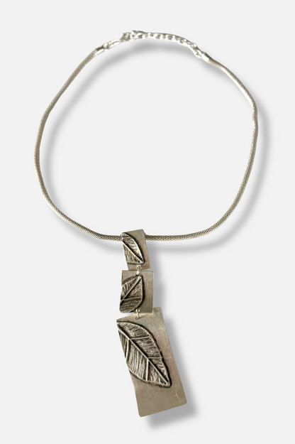 Leaf Pendant Necklace - Silver 