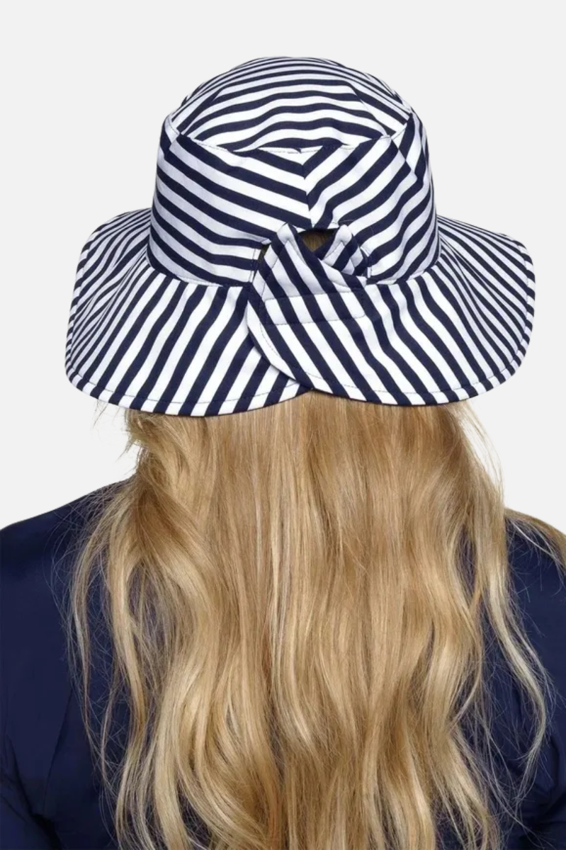 Ariel Reversible Pool Hat - White & Navy