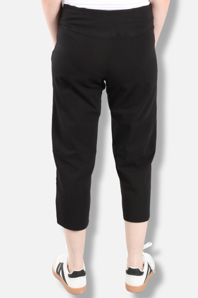 Walking Capri - Black 