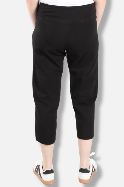 Walking Capri - Black 