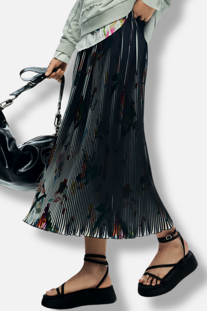 Arty Texture Skirt - Black