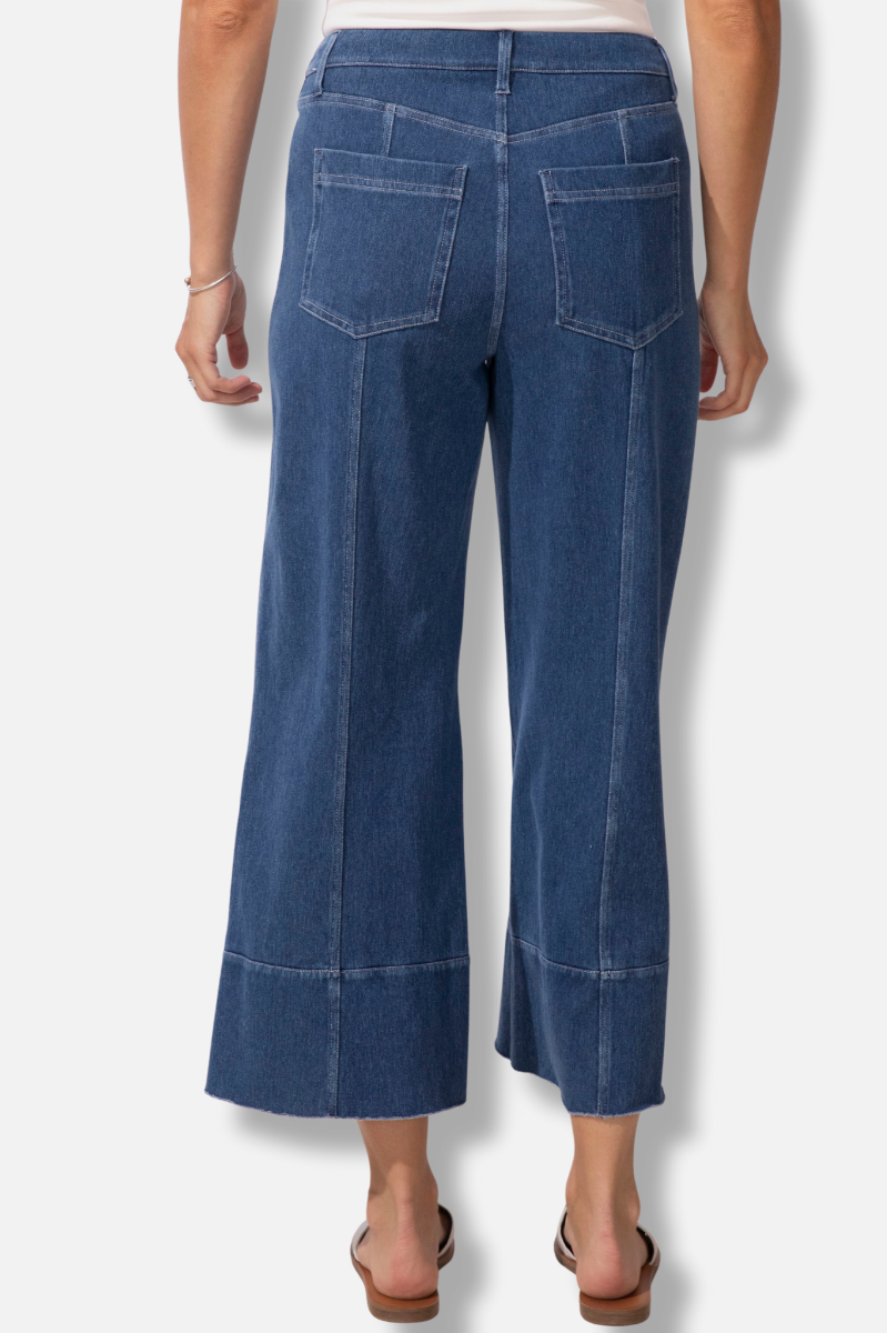 Comfort Crop Flood Jean - Mid Wash