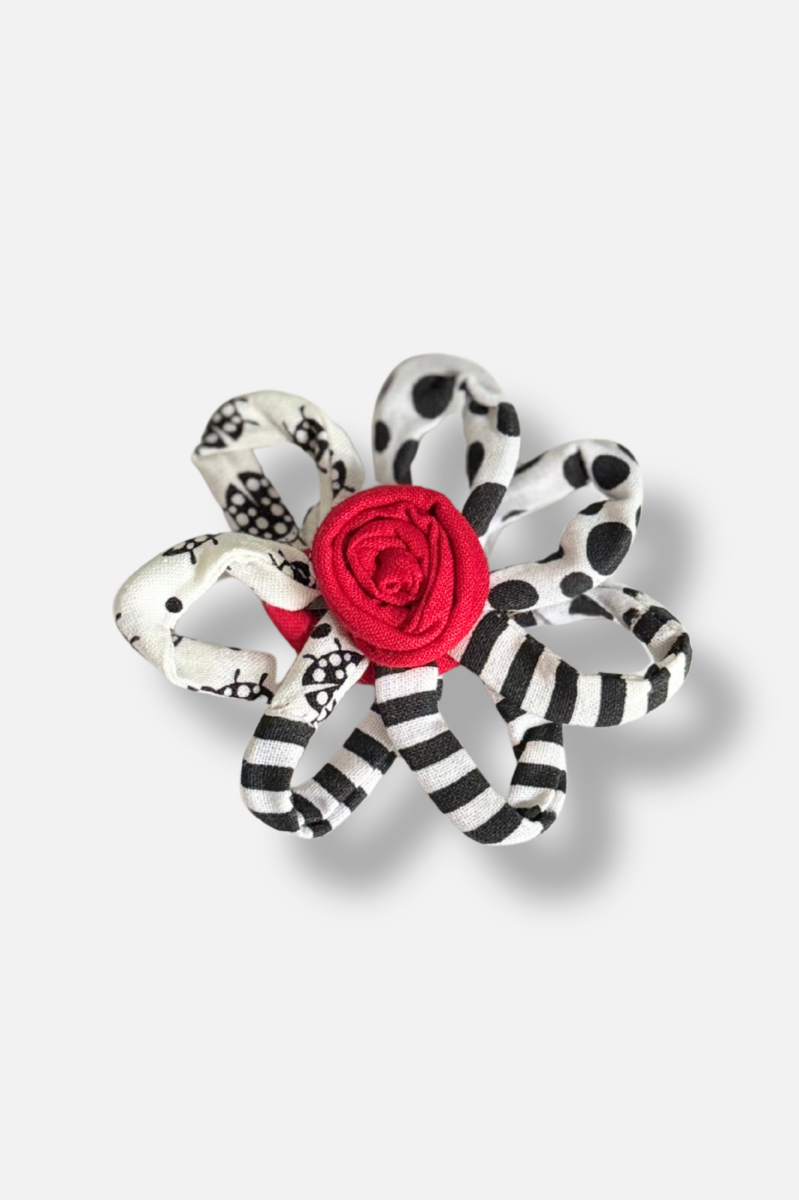 Daisy Pin - Black & White