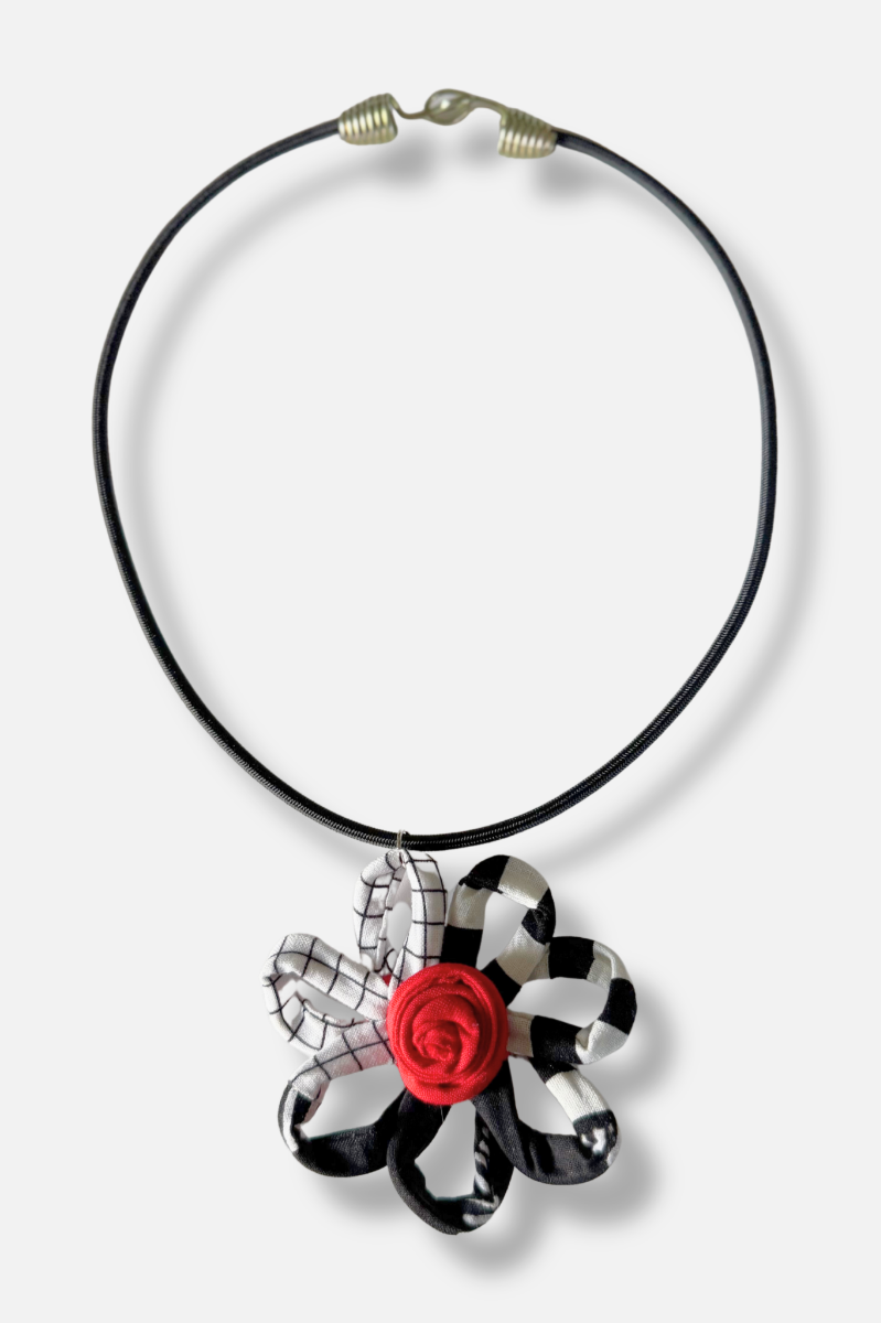 Daisy Necklace - Black & White #1