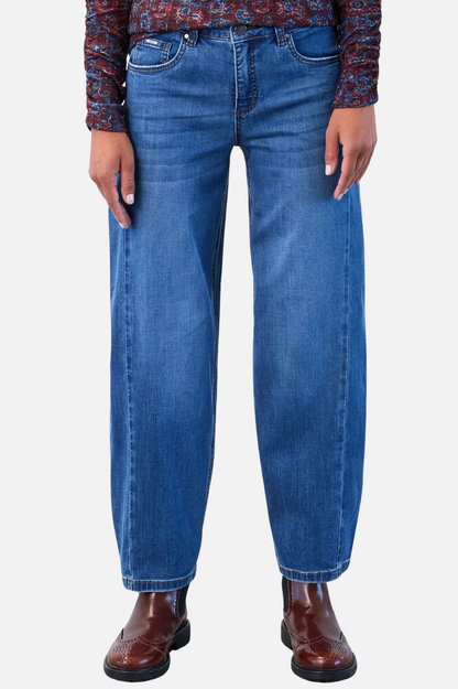 Girlfriend Barrel Jean - Medium Wash